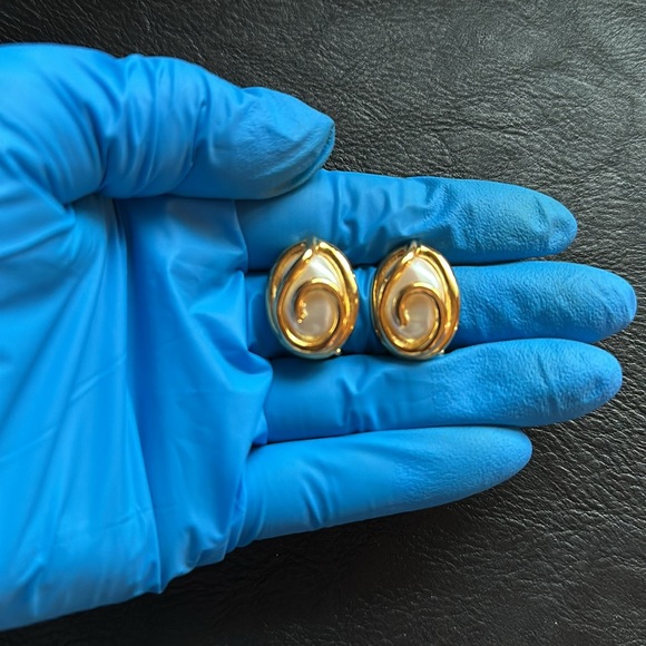 FENDI Oval Faux Pearl Clip On Statement Earrings w Gold Plated Swirl - Picture 2 of 8